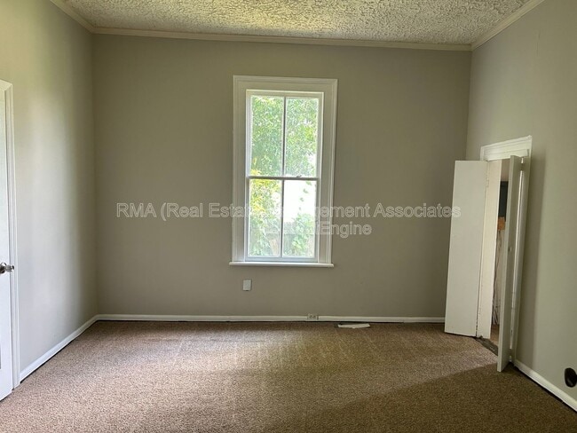 property at 121 W Chappell St