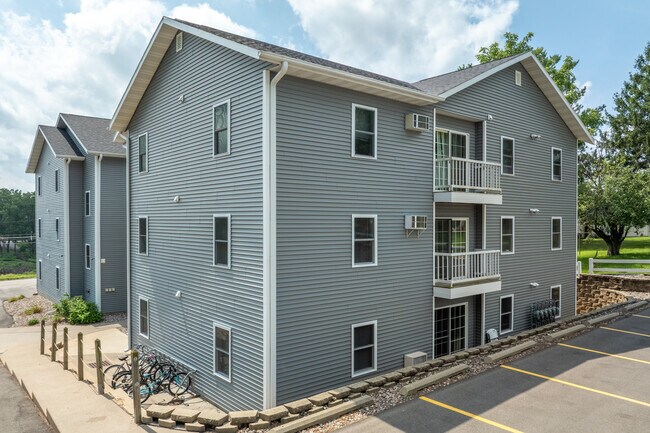 Pioneer Court Apartments in Platteville, WI - Building Photo - Building Photo