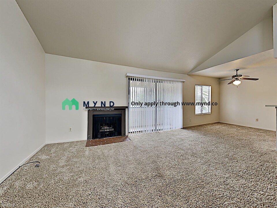 2624 Sunny Slope Dr-Unit -Apt 7 in Sparks, NV - Building Photo