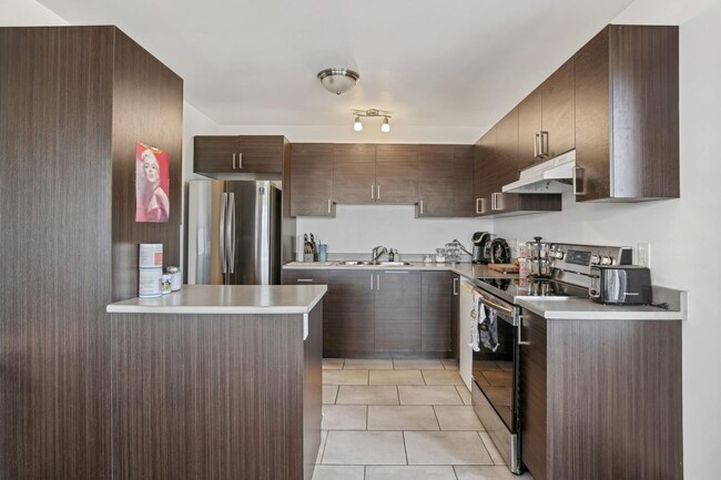 1275 De L'escarpe Rue in Sherbrooke, QC - Building Photo - Interior Photo