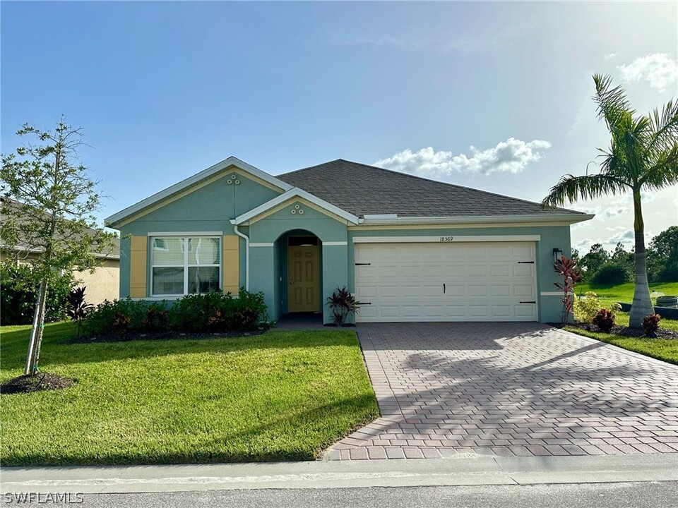 18569 Marlin Kite Ln in North Fort Myers, FL - Foto de edificio