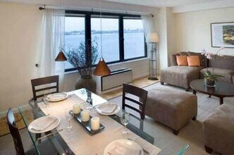 30 Waterside Plaza in New York, NY - Building Photo - Building Photo