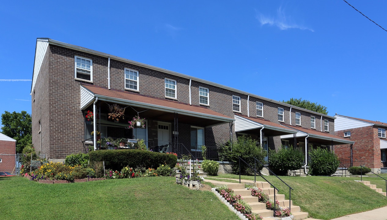 Foxridge Townhomes in Essex, MD - Foto de edificio