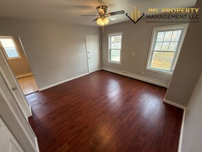 834 Eastern Ave in Fall River, MA - Building Photo - Building Photo