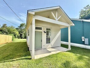 903 Sycamore St in Brenham, TX - Building Photo - Building Photo
