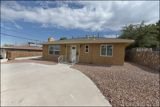 1109 Whitaker Ln in El Paso, TX - Foto de edificio - Building Photo