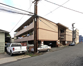 922 Factory St in Honolulu, HI - Building Photo - Building Photo