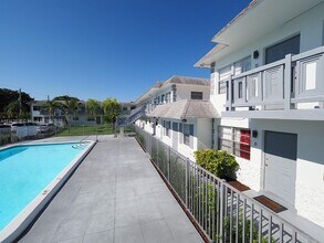 1045 NE 39th Dr-Unit -12 in Oakland Park, FL - Building Photo - Building Photo