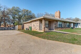 2540 Windy Pine Ln in Arlington, TX - Building Photo