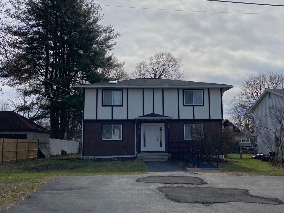 221 17th St, Unit 221 in Schenectady, NY - Foto de edificio