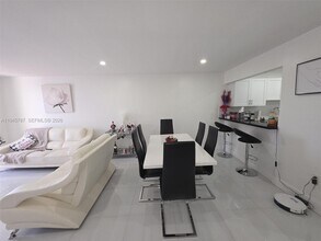 6970 NW 186th St in Hialeah, FL - Foto de edificio - Building Photo