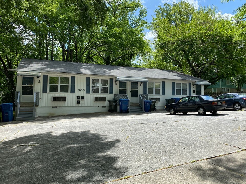 908 Berkeley St in Durham, NC - Building Photo