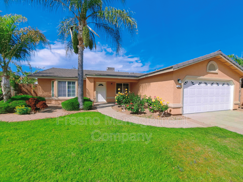 16026 W Gentry Ave in Kerman, CA - Building Photo