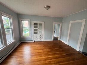 36 Center St, Unit 2 in Meriden, CT - Building Photo - Building Photo