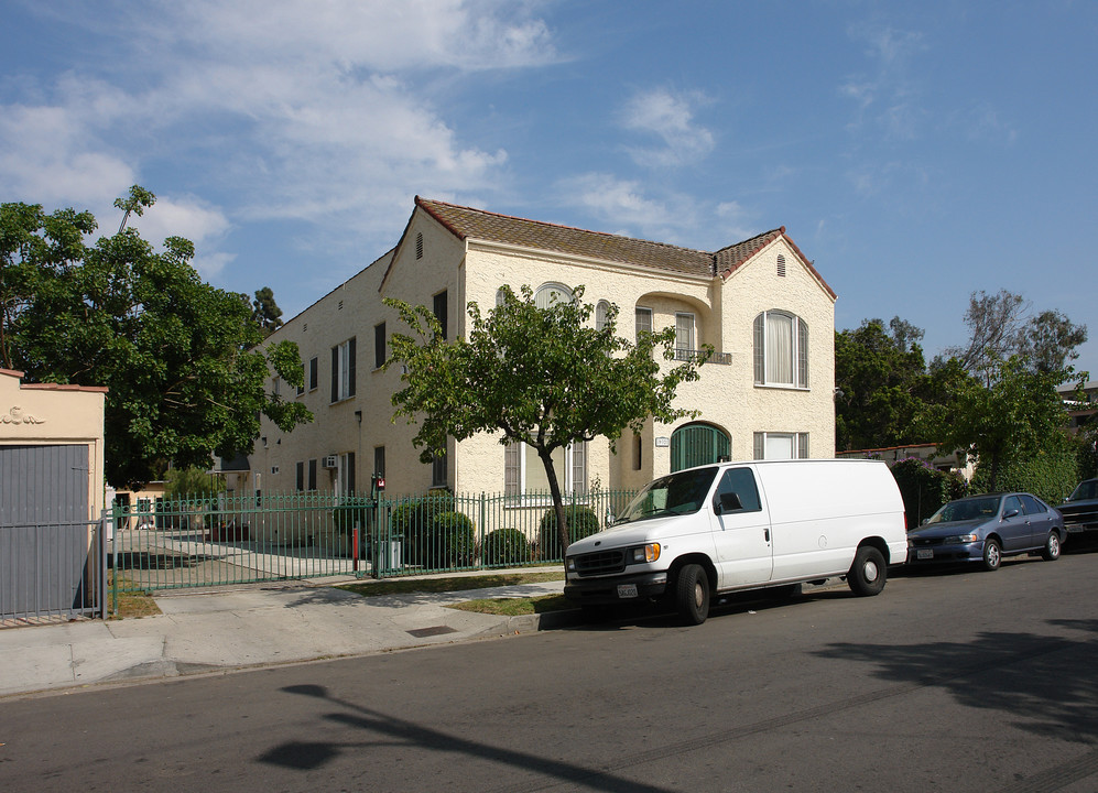 930-934 N Serrano Ave in Los Angeles, CA - Building Photo