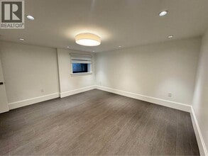 947 Forest Hills Dr in North Vancouver, BC - Building Photo - Building Photo