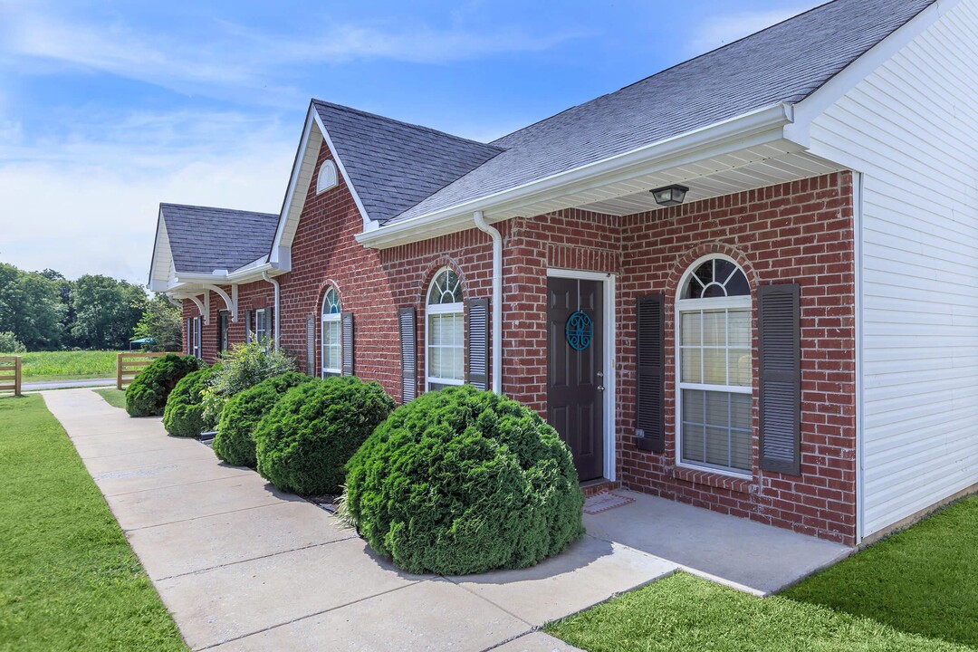 Chapman's Retreat in Spring Hill, TN - Building Photo