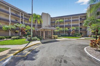 4770 Fountains Dr S in Greenacres, FL - Building Photo - Building Photo