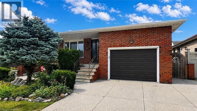 property at 39 Lisgar Ct