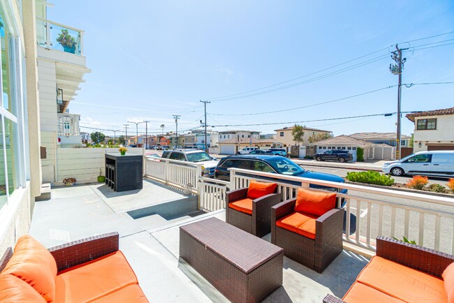 2730 Hermosa Ave in Hermosa Beach, CA - Building Photo - Building Photo