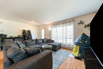 1051 Biencourt Rue in Laval, QC - Building Photo - Building Photo