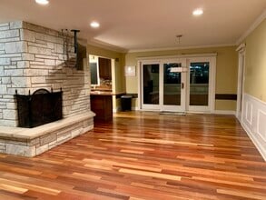 11 Woodridge Dr in Oak Brook, IL - Building Photo - Building Photo