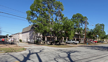 Innsbruck-Le Moyne in Houston, TX - Building Photo - Building Photo