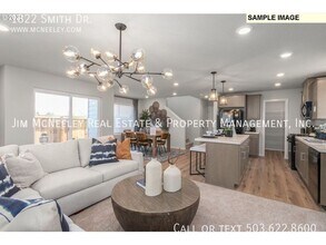 1822 Smith Dr in Woodburn, OR - Building Photo - Building Photo