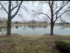 5501 Carriage Way Dr in Rolling Meadows, IL - Building Photo - Building Photo