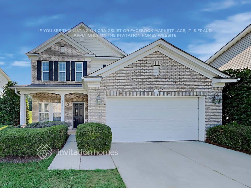 13711 Rutherglen Ct in Charlotte, NC - Foto de edificio