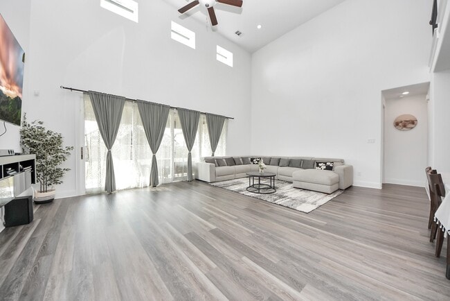 property at 10018 Knollwood Ln