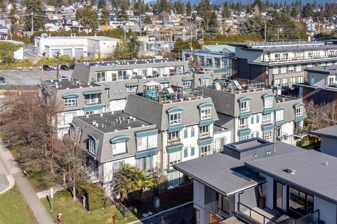 St David's Landing in North Vancouver, BC - Building Photo