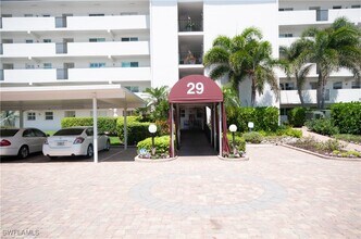 29 High Point Cir E in Naples, FL - Building Photo - Building Photo