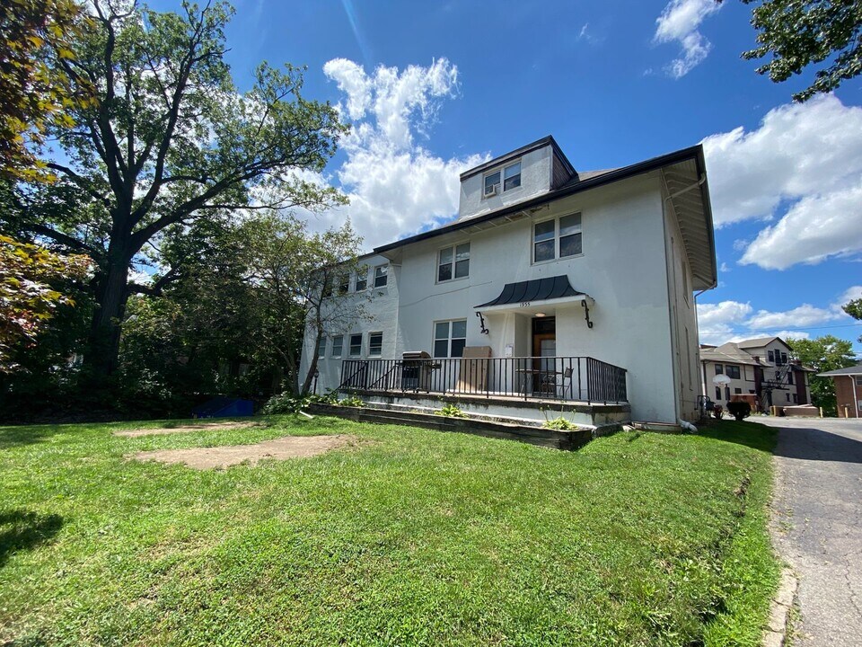 1935 Indianola Ave in Columbus, OH - Building Photo