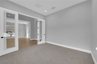 10648 Stone Ledge Ave in Las Vegas, NV - Building Photo - Building Photo