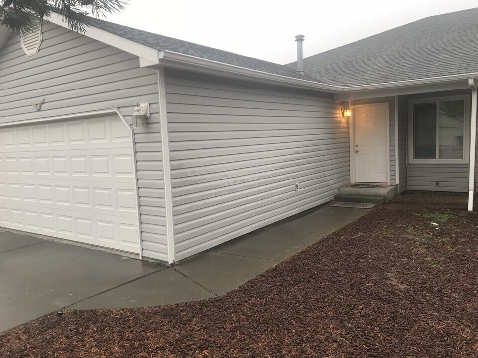 1506-1508 SW Athens Ave in Pendleton, OR - Building Photo