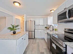 2117 Drumlin Dr in Grove City, OH - Building Photo - Building Photo