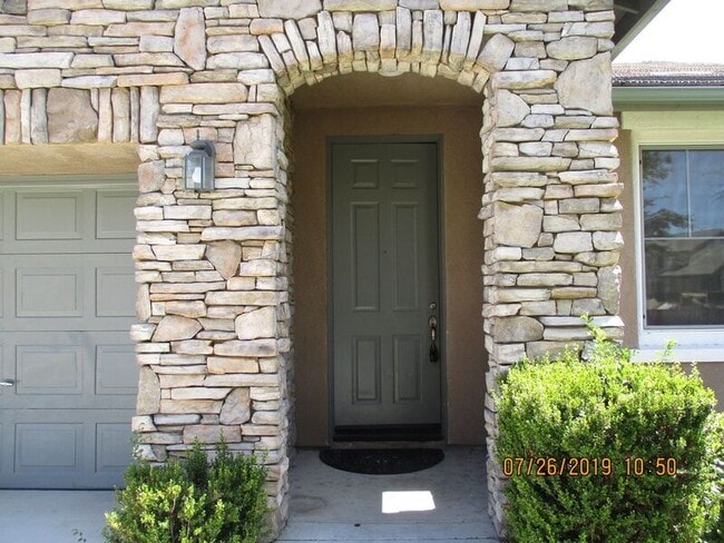 32240 Orange Blossom Dr in Winchester, CA - Building Photo - Building Photo