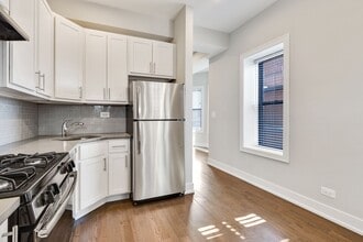 847 W Lill Ave, Unit 849-M in Chicago, IL - Building Photo - Building Photo