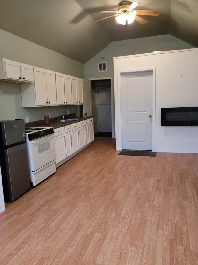 property at 921 1st St