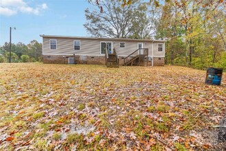 2420 Creekside Dr in Sharon, SC - Foto de edificio - Building Photo