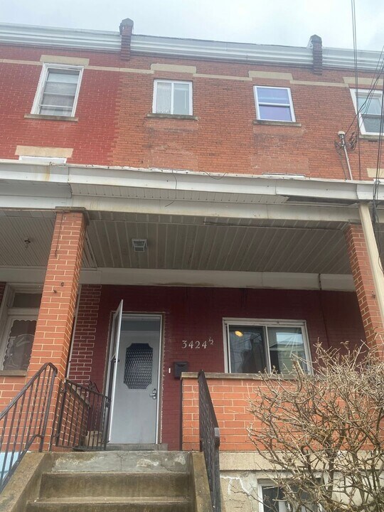 3424 1/2 Ward St in Pittsburgh, PA - Foto de edificio