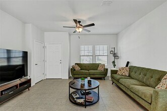 380 Witchhazel Way in San Marcos, TX - Building Photo - Building Photo