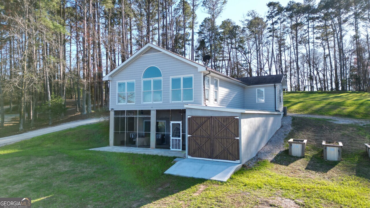 1550 Shady Oaks Ln in Greensboro, GA - Building Photo