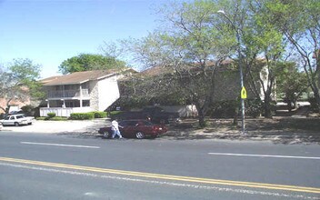 8905 Parkfield Dr in Austin, TX - Foto de edificio - Building Photo