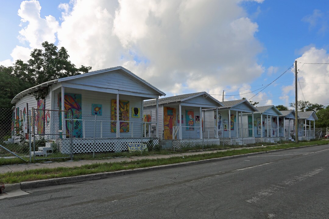 610 Douglass Ave in West Palm Beach, FL - Foto de edificio