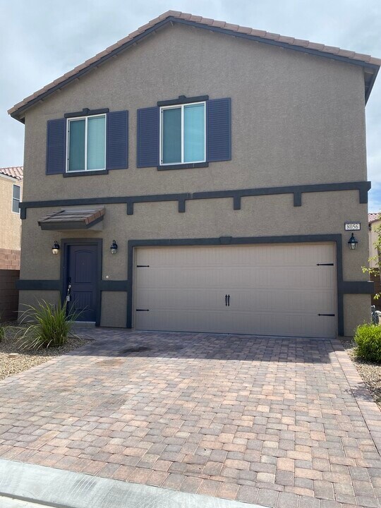 8056 Kings Guard St in Las Vegas, NV - Building Photo