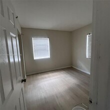 114 SW 67th Terrace in Pembroke Pines, FL - Building Photo - Building Photo