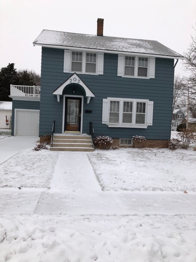 202 Western Ave in Sheboygan Falls, WI - Building Photo - Building Photo