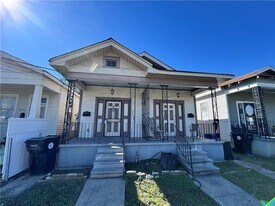 8620 Apricot St in New Orleans, LA - Building Photo